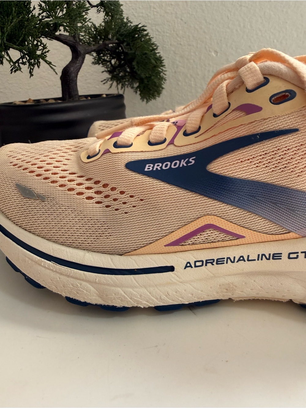 Brooks adrenaline 23 Women size 7 Running Sneakers — Peach with Purple Accents - Picture 8 of 13